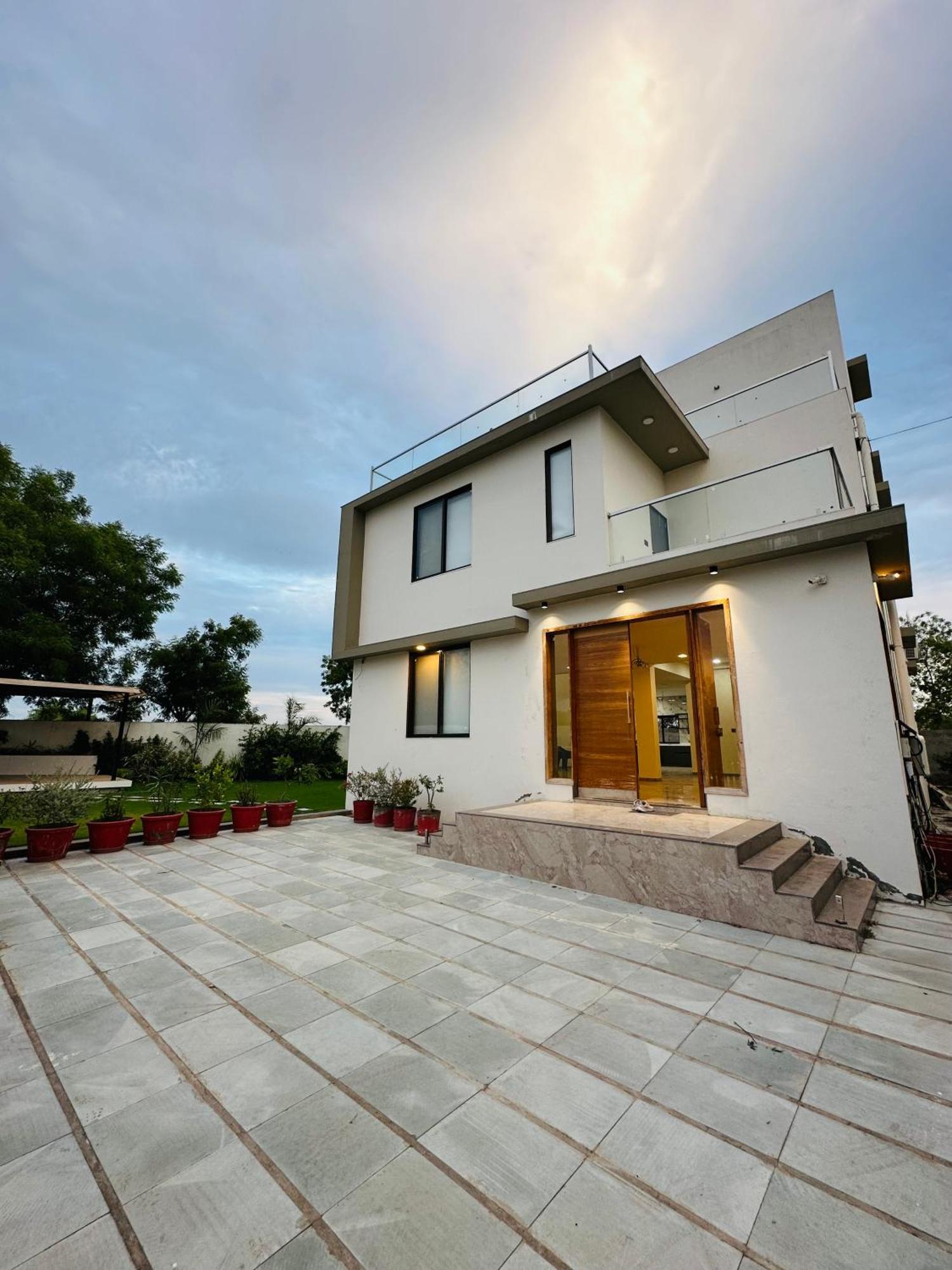 Karmabhumi 1 Villa Satej Luaran gambar